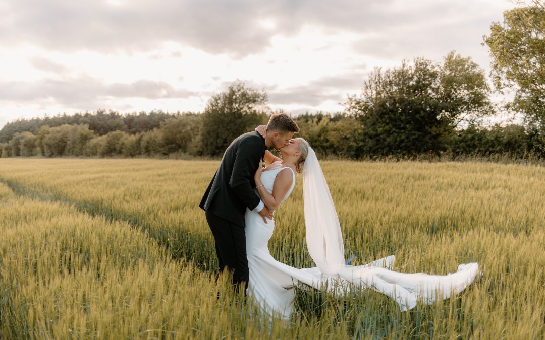 Emily & Nathan | Healey Barn Wedding Photography
